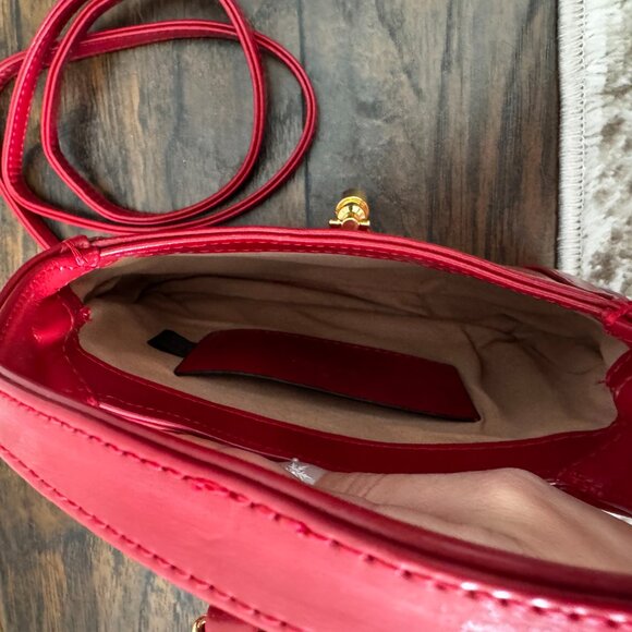 Red Mini Handbag Crossbody shoulder bag Leather with snap closure gold hardware - Picture 3 of 6